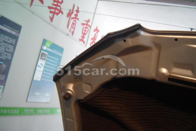 前大灯上沿加了密封