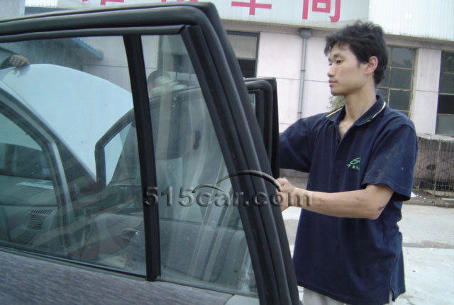 后门密封施工后