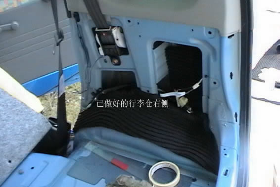 尾箱两侧做了隔音