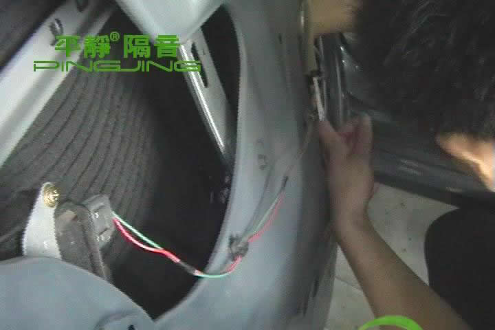 车门隔音后近镜头