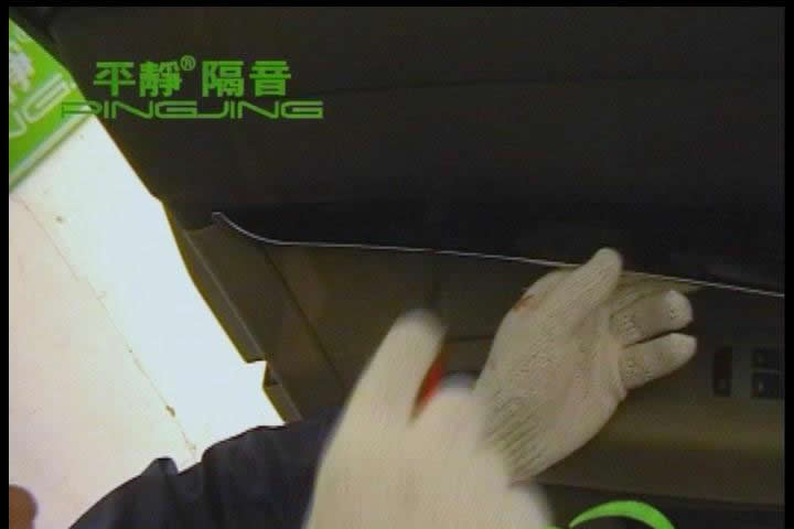 拆卸车门板的演示