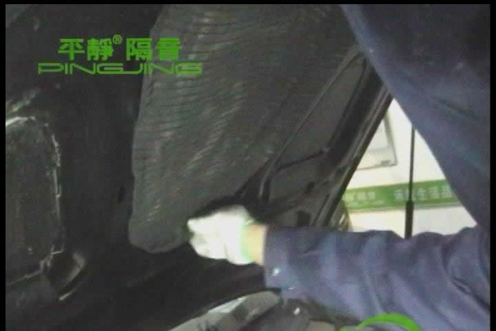 引擎盖的施工演示